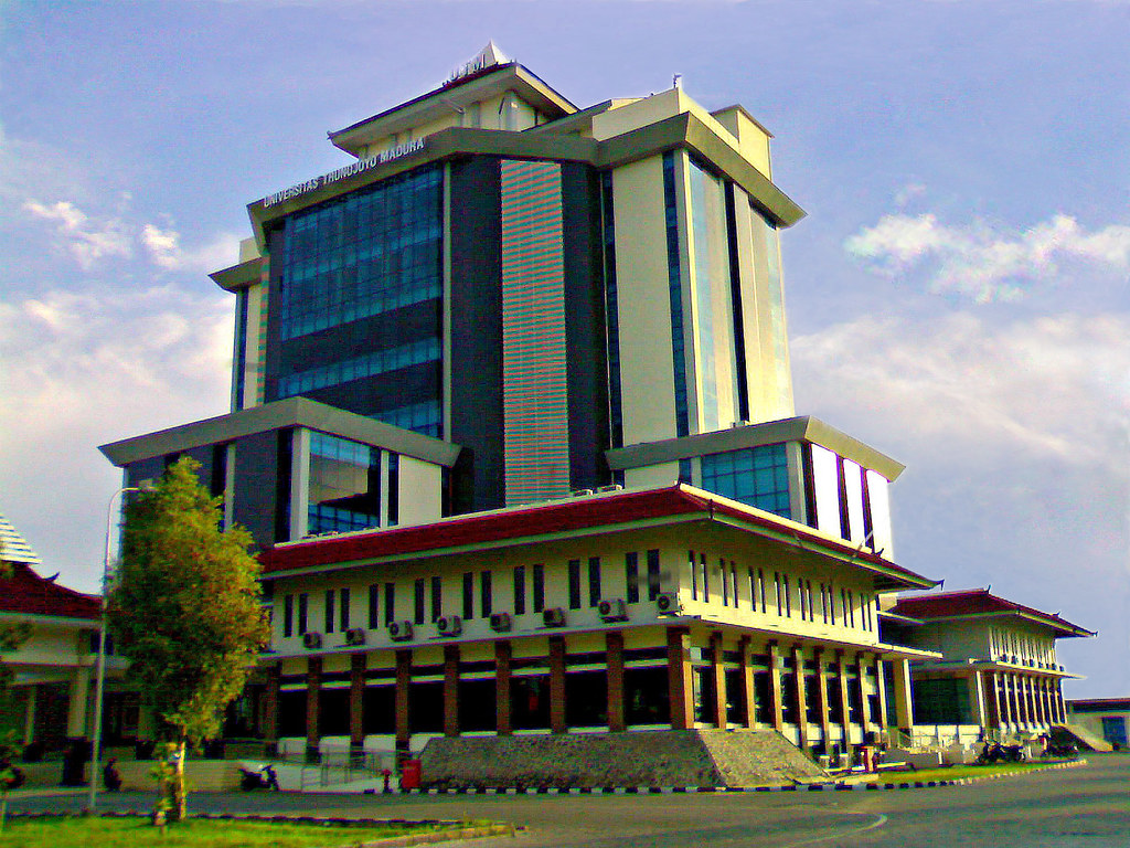 Gedung Rektorat Universitas Trunojoyo Madura | Fadli Mohammad | Flickr