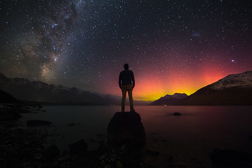 The Incredible New Zealand Night Sky: Milky Way and Aurora in a single exposure [OC][1100X734]