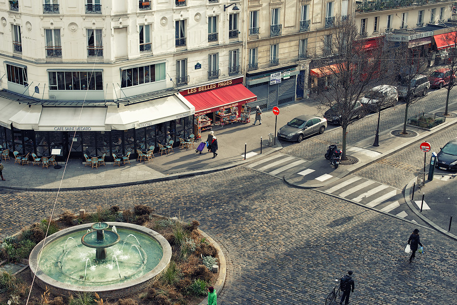 Достопримечательности Латинского квартала в Париже: фонтан на перекрестке с улицей Муфтар