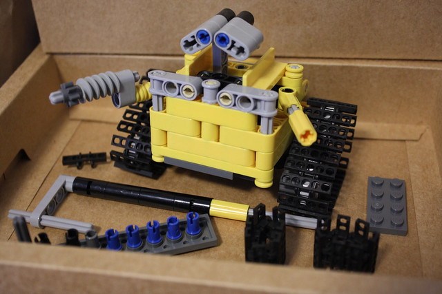 Wall-E (Lego 8259 Technic Mini Bulldozer)
