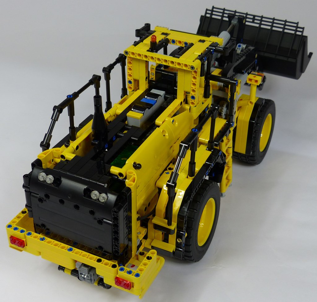 LEGO Technic 42030 Volvo L350F | Via: www.techlug.fr ...
