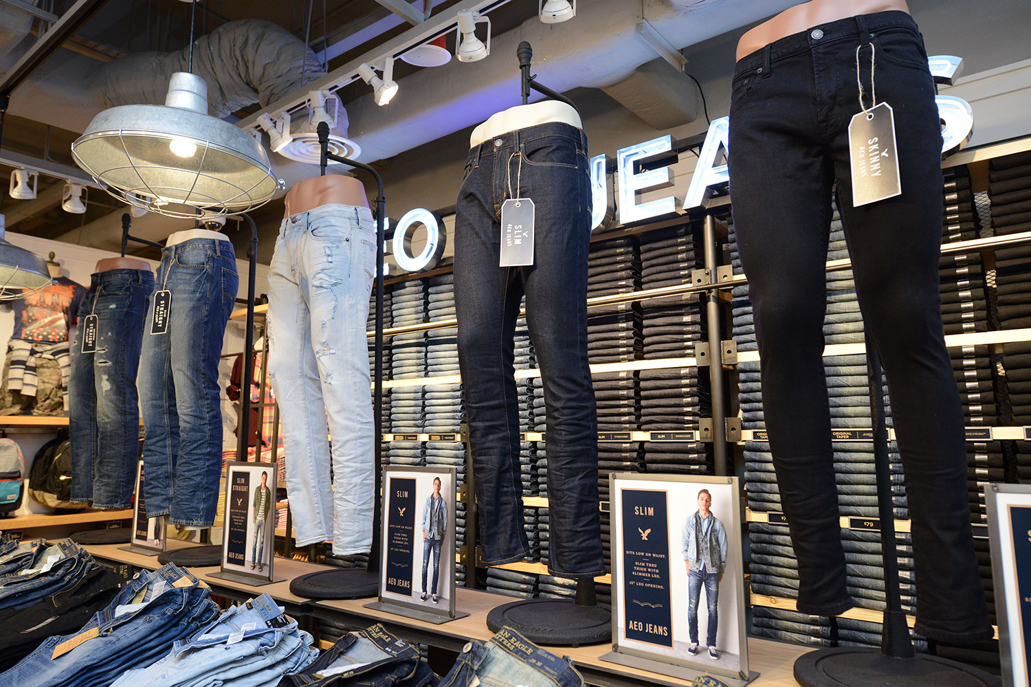 AEO-Store-Set-up_Men's-Jeans-Wall_2