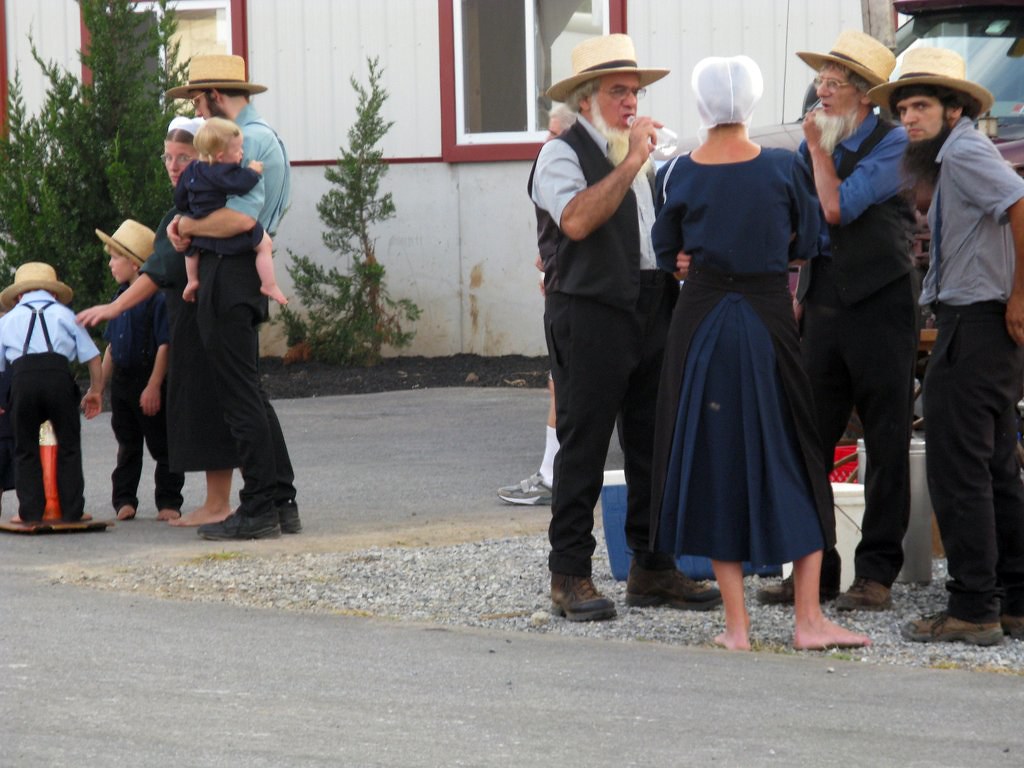 Men Safety Boots, Women Barefoot. | Amish Families Socializi… | Flickr