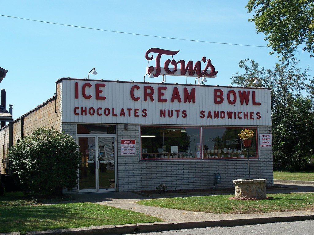 OH Zanesville - Tom's Ice Cream Bowl | Tom's Ice Cream Bowl … | Flickr