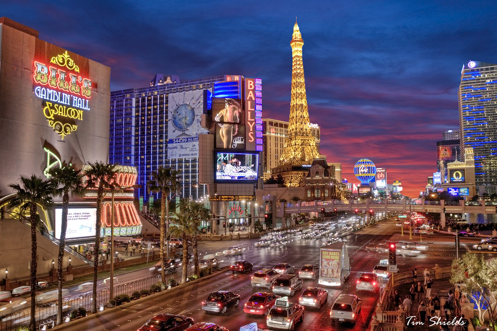 Las Vegas Strip in HDR | The Las Vegas Strip at Las Vegas Bl… | Flickr