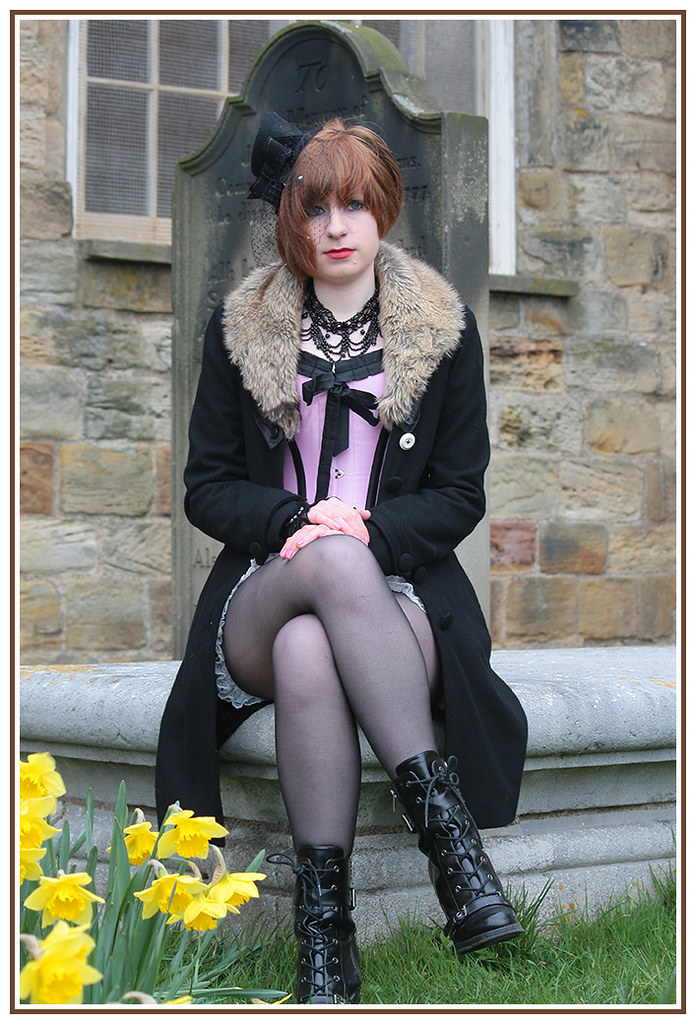 Whitby Gothic Weekend Mar 2011_089 | Goth girl gets chilly i… | Flickr