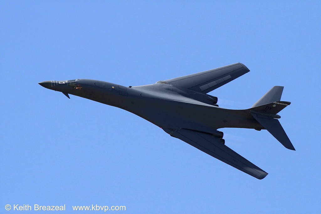 B-1 Bomber high speed pass at Beale 2011 © Keith Breazeal | Flickr