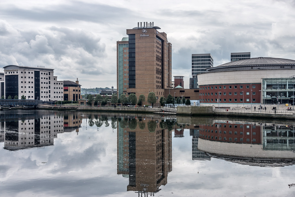 Dealing city. Большая рыба Белфаст. Белфаст 350. Belfast niur. Hall of Waterfront City.