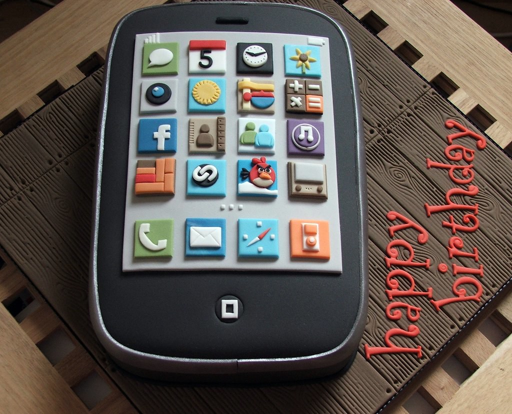 iPhone birthday cake | iPhone birthday cake made for my boyf… | Flickr
