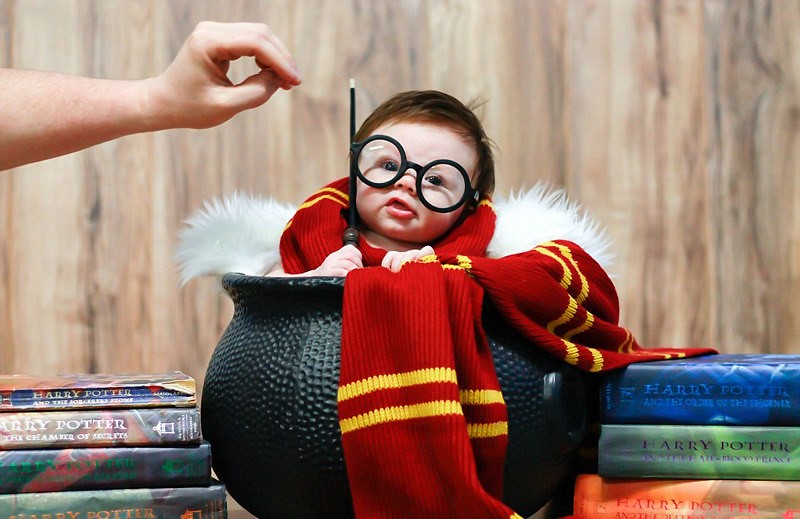 United States mothers of babies dressed as Harry Potter MoE user
