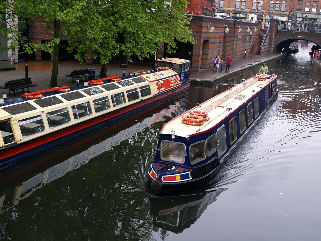Birmingham Canal Navigation | Trip boat passing through | Flickr