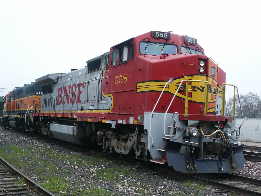 BNSF #558 (Ex-ATSF Warbonnet GE B40-8W) in Merced, CA | Flickr