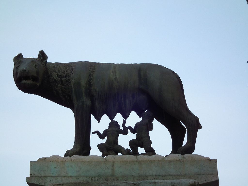 Lupa, Romulus, Remus | Lupa, die Wölfin, säugt Romulus und R… | Tobias ...