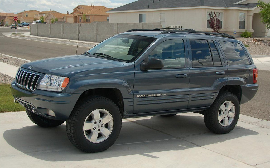 WJ WITH 2in. LIFT AND 31in. TIRES. Perfect Daily Driver