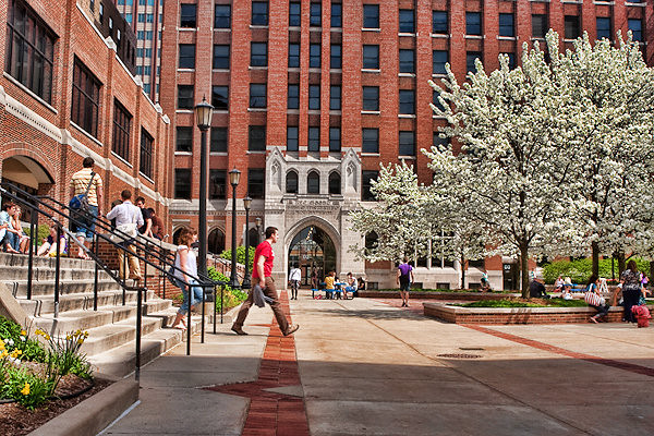 Moody Bible Institute Chicago Campus - Plaza In Spring | Flickr