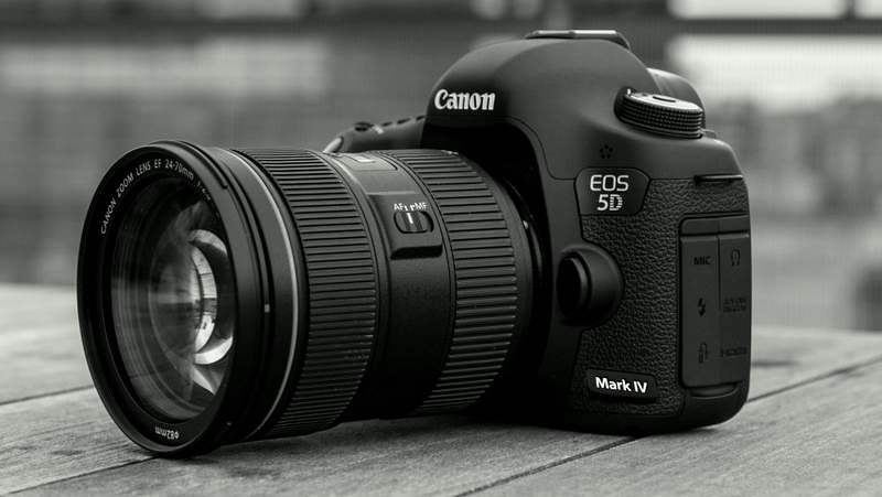 Canon-EOS-5D-Mark-IV-EF24-105mm-F4L-IS-II-USM-e1465479223373