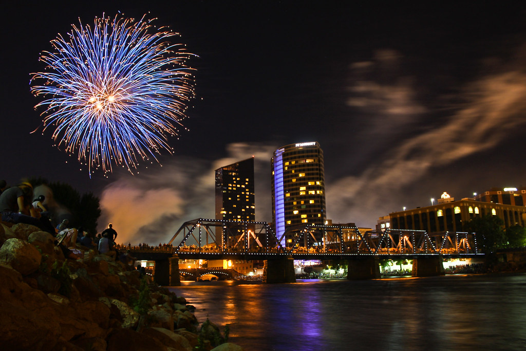 Grand Rapids Fireworks 20 Fireworks in downtown Grand Rapi… Flickr