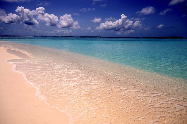Ocean, Sand  Sky. Velassaru Resort, Maldives | Flickr - Photo Sharing ...