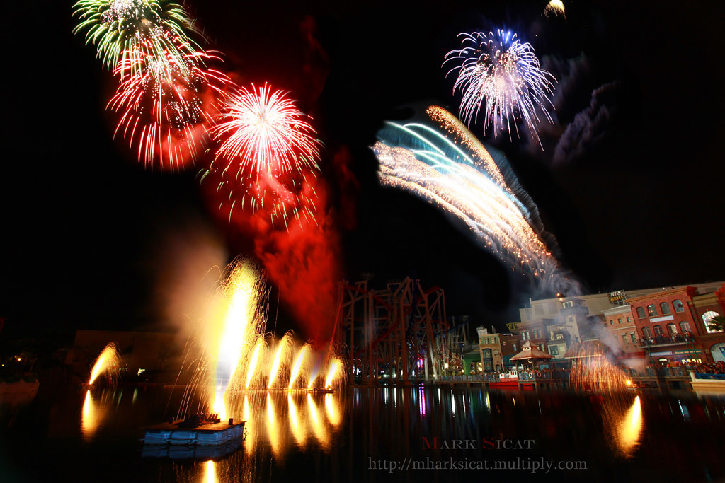 Hollywood fireworks - Universal Studios Singapore | Mhark26 | Flickr
