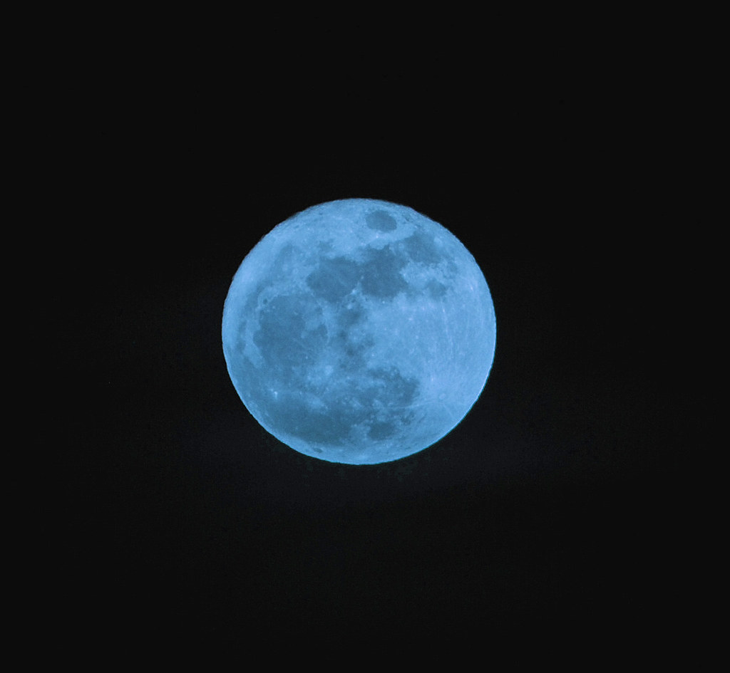 Moon shapes. Перигей Луны фото.