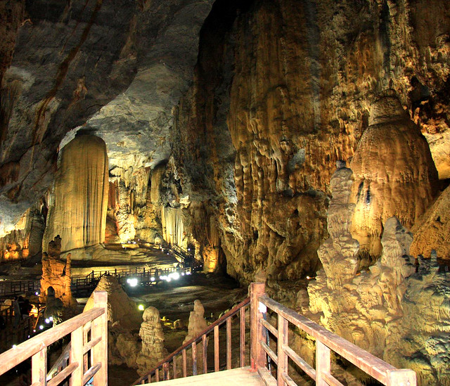 paradise cave tour from dong hoi