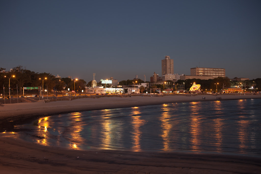 Playa Ramirez just before moonrise | 110418-3265-jikatu | Flickr