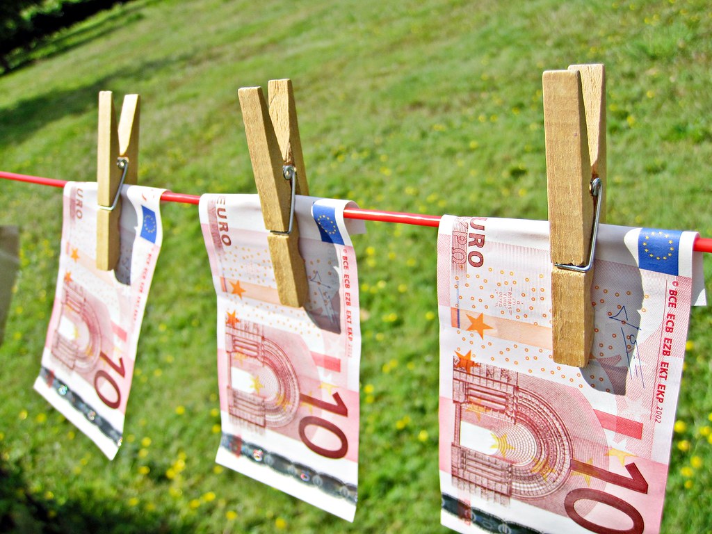 money-laundering-euros-10-euro-bills-on-the-washing-line-flickr