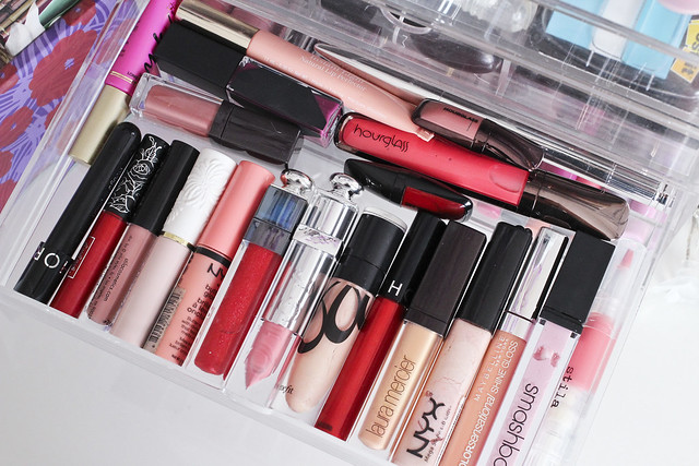 lipstick storage