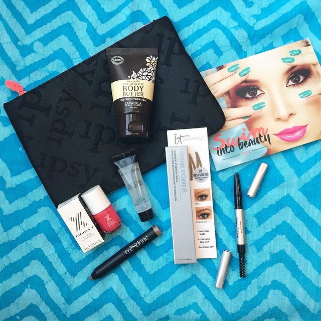 Just received my Spring into Beauty 💙 Ipsy Glam Bag and it is the BEST one yet! I have always wanted to try Smashbox's Photo Finish Foundation Primer and I received a tube in this Ipsy bag! 👌 I also love the it Cosmetics Brow Power penc