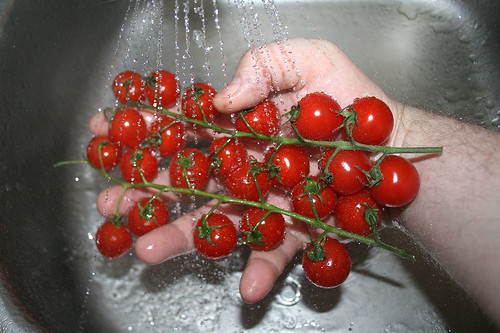 16 - Kirschtomaten waschen / Wash cherry tomatoes