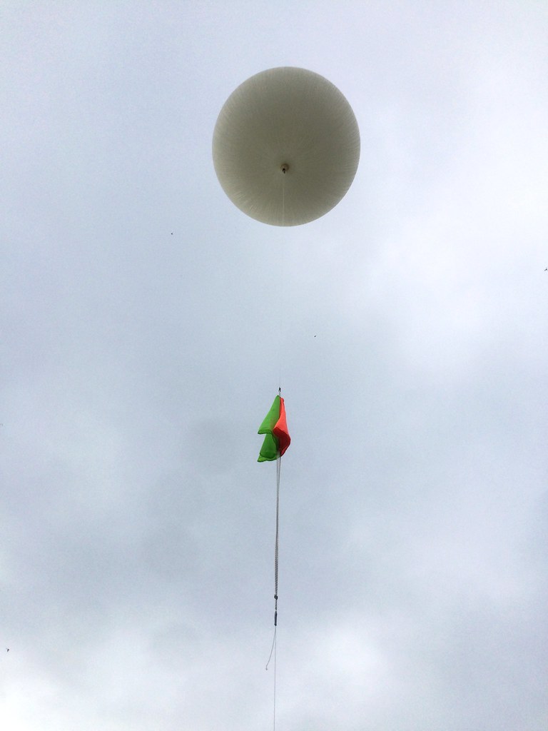 9 Ballon and parachute start to rise