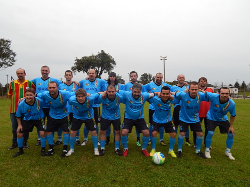 Cai o tabu da estreia de uniformes