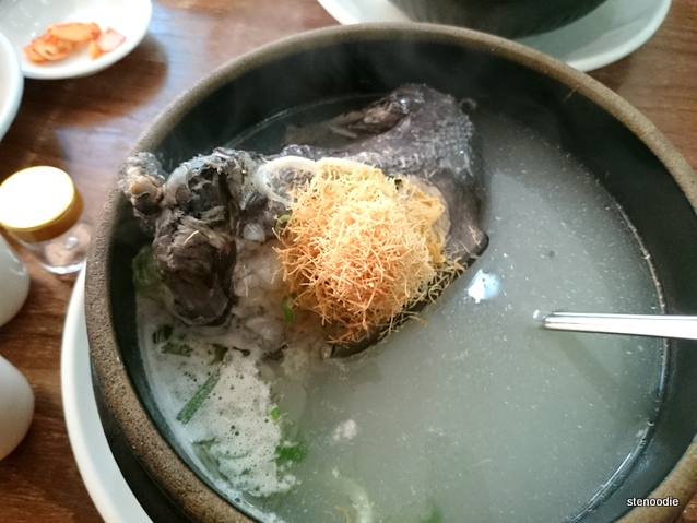  Ogolgyet'ang black chicken broth with wild ginseng