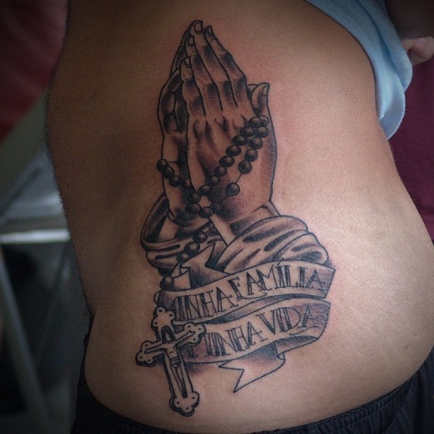 tattoo juninhotattoo mão terço cruz oração Juninho