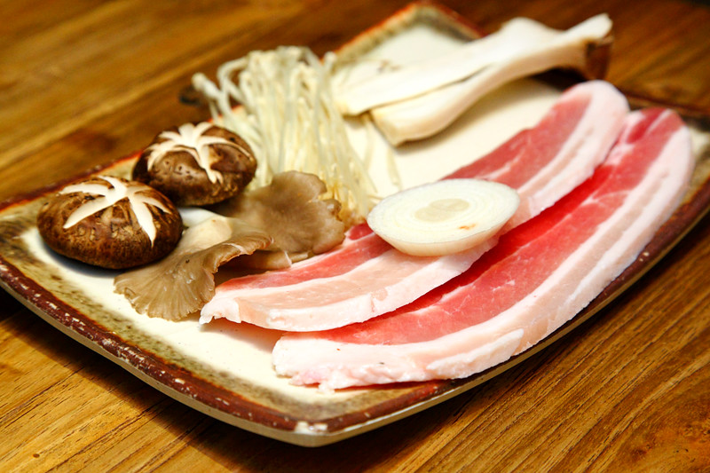 San-Nae-Deul Sliced-Pork-with-Mushroom