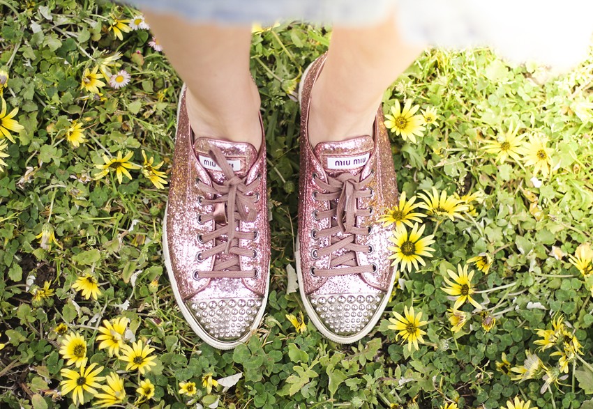 miu-miu-glitter-sneakers-pink-comfy-streetstyle