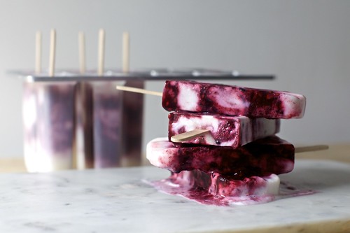 swirled berry yogurt popsicles
