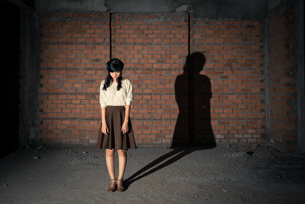 Hangwoman Playing With Shadows I Used An Sb 910 Quarte… Flickr
