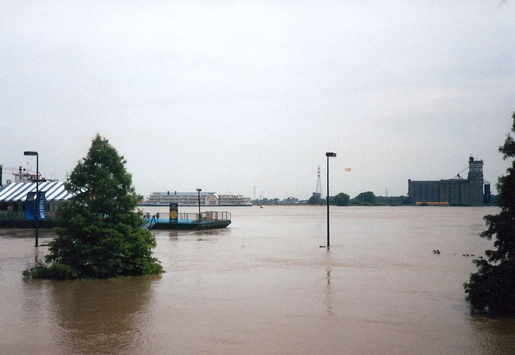 1993 Flooding on St.Louis Arch Grounds (3) | Erin Dempsey-Jackson | Flickr