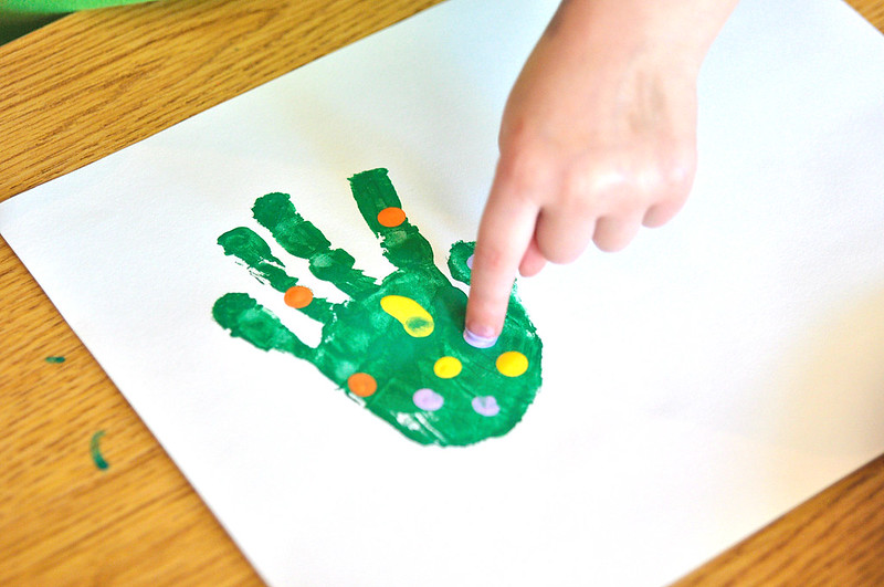 Easy Toddler Craft for Christmas