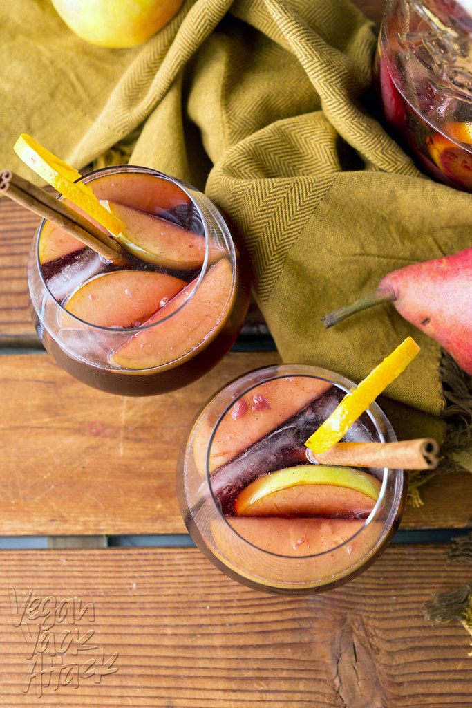 Easy-to-make Sparkling Fall Sangria with crisp apples, pears, and spices! #vegan #glutenfree @Veganyackattack