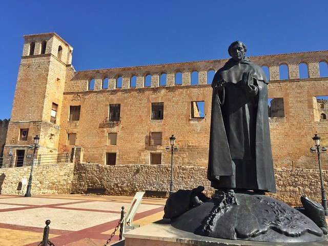 Estatua de Fray Tomás de Berlanga en Berlanga de Duero (Soria)