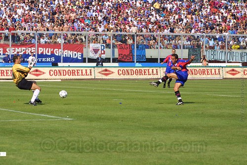 Eddy Baggio, qui contro il Taranto, autore del gol vittoria col Benevento