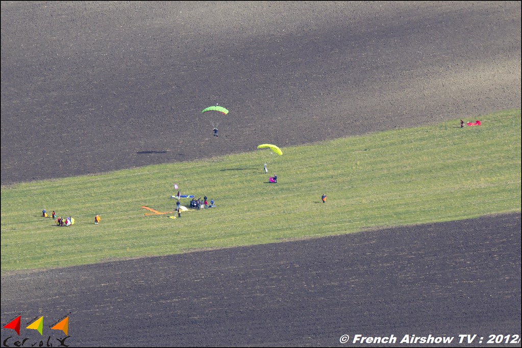 Ambassadeurs parachutistes de l'armée de l'air Cervolix Plateau de Gergovie Auvergne Comment faire photos de Meeting Aerien 2012