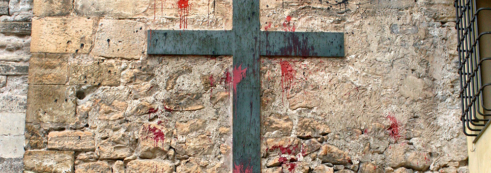 Izquierda Unida tacha una cruz de ‘símbolo franquista’ y exige quitarla de una Catedral 30099393685_cf82cf9cff_b