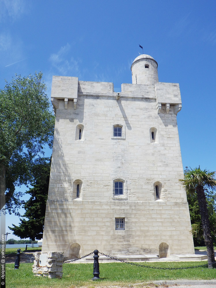 la tour port saint louis