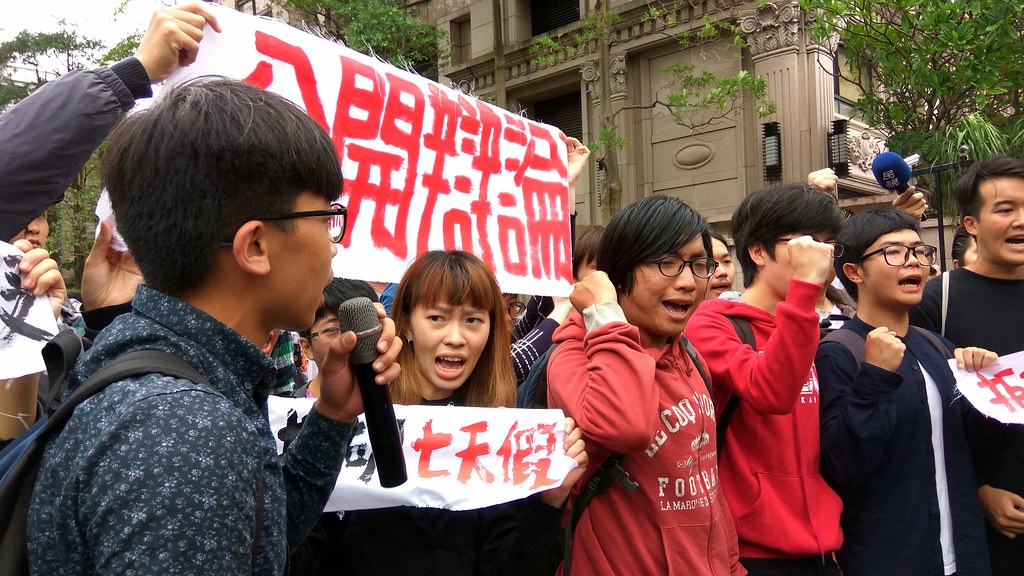 鄭仲皓表示會繼續用行動不斷提醒民進黨「青年拒絕砍七天假」的決心。（攝影：高若想）