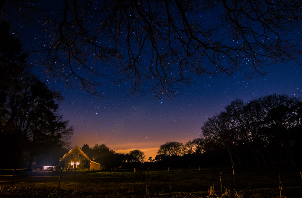 Starry night on the farm | Evan Karageorgos | Flickr
