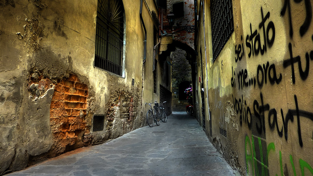 Italian alley 1080p Wallpaper P1150504 | Italy, another alle… | Flickr