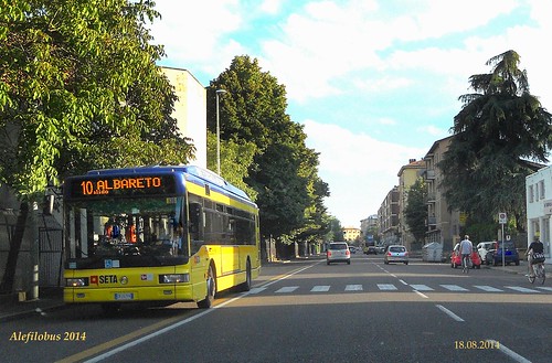 autobus CityClass n°136 in viale Barozzi - linea 10